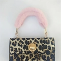 Borsa leopardata con manico in pelliccia sintetica rosa e chiusura in oro - Rosa