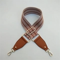 Bandoulière large réglable avec tissage géométrique marron et boucles dorées chic - Marron
