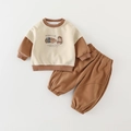 Baby tweedeelige outfit met beige sweatshirt en bruine broek met cavia-printontwerp - 73cm / Beige en Bruin Patchwork