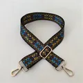Detalle de la correa étnica para bolso con hebillas metálicas doradas y ajustables - N.º 78 / Dorado