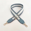Tracolla regolabile blu-grigio con paillettes argento e fibbie in metallo dorato - Chiusura in Argento / Tracolla Blu Chiaro Con Pelle Blu Chiaro
