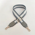 Tracolla grigia intrecciata con strisce argento e ganci dorati per borse a mano - Chiusura in Argento / Tracolla Blu Chiaro Con Pelle Grigia
