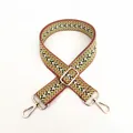 Dettaglio tracolla etnica in cotone con moschettoni in metallo dorato lucido - Stile 7 / Chiusura in Argento