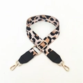 Verstellbarer breiter Schultergurt mit Leopardenmuster und goldenen Karabinern - Rosa