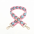 Tracolla intrecciata bohémien rosa con motivo a rombi e fibbie in metallo dorato - Chiusura in Argento / Rosa Argyle