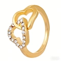 Bague élégante en finition dorée avec deux cœurs entrelacés et des cristaux étincelants - Bague / Or