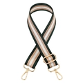 Detailaufnahme des verstellbaren gestreiften Gurtes mit roségoldenem Faden und Haken - Silberverschluss / Metallisches Dunkelgrün