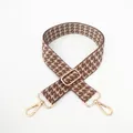 Dettaglio tracolla regolabile pied-de-poule marrone con moschettoni dorati lucidi - Chiusura in Argento / Cachi