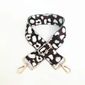 Dettaglio della tracolla regolabile con stampa leopardata e moschettoni in metallo dorato - Leopardo Caffè Chiaro (Stile 14) / Chiusura in Argento