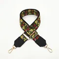 Dettaglio tracolla ricamata a fiori con terminali in PU e ganci metallici dorati girevoli - Stile Floreale Rosso Giallo su Base Verde Scuro (No. 4)