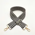 Dettaglio della tracolla tessuta bianca e nera con chiusure a moschettone in oro chiaro - Chiusura in Argento / Grigio Nero (N. 33)