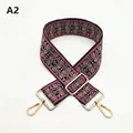Dettaglio tracolla etnica in jacquard viola con ganci in metallo dorato regolabili - Fibbia Argentata / Modello A2