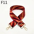 Dettaglio di una tracolla larga leopardata con moschettoni in metallo dorato - Stile con Motivo Tigrato Rosso (F11) / Chiusura in Argento