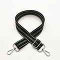 Bandoulière noire réglable avec broderie verte géométrique et boucles en métal argenté - Fermoir Argenté / Vert Foncé