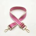 Correa ajustable para bolso en rosa y crema con ganchos dorados y diseño en V - Cierre de Plata / Rosa Rojo