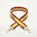 Detailaufnahme des rot, gelb und weiß gestreiften Webgurts mit goldener Metallschnalle - Silberverschluss / Orange Gelb (Nr. 6)