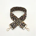 Dettaglio della tracolla leopardata regolabile con ganci metallici in oro chiaro - Stampa Leopardata n. 1 / Argento