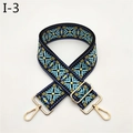 Détail de la large bandoulière jacquard ethnique avec motifs flocons et boucles dorées - Fermoir en Argent / Bleu Clair (I-3)