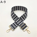 Détail de la bandoulière réglable pied-de-poule noir et blanc avec fermoir en métal doré - Bleu Blanc (A-9)