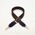 Détail d'une bandoulière en cuir PU réglable avec motif à chevrons bleu marine et orange - Fermoir en Argent / Bleu Foncé + Cuir Bleu