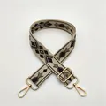 Dettaglio tracolla regolabile in tela con motivo a rombi vintage e ganci in metallo dorato - Chiusura in Argento / Khaki Verde Nero Rombo