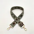 Tracolla regolabile larga in jacquard con motivi geometrici verde e marrone e fibbie dorate - Chiusura in Argento / Rombo Verde