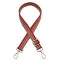 Détail de la bandoulière jacquard géométrique avec boucles métalliques dorées - No.7 Orange