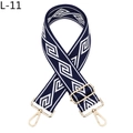 Détail d'une bandoulière ajustable à motifs losanges bleu marine avec mousquetons dorés - Motif Géométrique Bleu (L-11)
