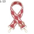 Détail de la bandoulière tissée réglable à motif losanges rouge et blanc avec mousquetons dorés - Motif Géométrique Rouge (L-13)
