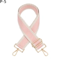 Détail d'une bandoulière tissée à chevrons rose et beige avec des crochets dorés - Rose (P-5)
