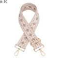 Detail eines gewebten Taschenriemens mit Rautenmuster in Rosa-Beige und Goldhaken - Rosa