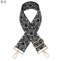 Détail de la bandoulière tissée à losanges noirs et blancs avec boucle dorée - Losange Fil Argent (X-1)