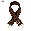 Detail eines verstellbaren Jacquard-Gurtes mit geometrischem Labyrinth-Muster und Goldkarabiner - Silberverschluss / M-17 Braun