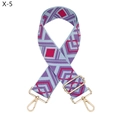 Dettaglio della tracolla jacquard geometrica regolabile con moschettoni in metallo dorato - Chiusura in Argento / Rombo Blu Chiaro Rosa (X-5)