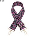 Detail eines verstellbaren Leopard-Taschenriemens mit rosa Akzenten und Goldhaken - Silberverschluss / Schwarz Grau Rose (B-15)