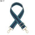 Detailaufnahme des blau-weißen gewebten Gurtes mit goldenen Karabinerverschlüssen - Silberverschluss / M-7 Blau
