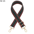 Détail de la sangle réglable en toile rayée avec mousquetons métalliques dorés de luxe - M-15 Rayures Rouge Vert