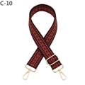 Détail de la bandoulière tissée rouge et noire réglable avec crochets métalliques dorés - C-10 Bordeaux / Fermoir en Argent