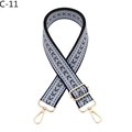 Détail de la bandoulière réglable en toile à motif chevron avec mousquetons dorés - C-11 Bleu / Fermoir en Argent