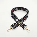 Dettaglio della tracolla regolabile con fiori bohémien e ganci in metallo dorato - Chiusura in Argento / Etnico Nero (Stile 5)