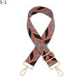 Detail eines verstellbaren Taschengurt mit rot-schwarzem V-Muster und Goldbeschlägen - S-1 Schwarz Rosa See Blau (Goldene Schnalle)