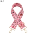 Nahaufnahme der rosa Blumenstickerei am verstellbaren Taschenriemen mit Goldkarabinern - Silberverschluss / Rosa kleine Blumen (H-2)