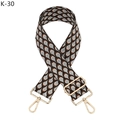 Dettaglio della tracolla jacquard con ganci dorati e motivi geometrici a squame - K-30 Nero Caffè Con Fibbia Dorata