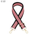 Detail von rot-schwarz gewebtem Taschenriemen mit Jacquard-Muster und Goldkarabinern - Silberverschluss / Rot mit schwarzem Besatz
