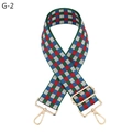 Dettaglio della tracolla larga a scacchi con ganci dorati e fibbia in metallo regolabile - G-2 Verde Rosso Scacchiera (Chiusura Argento)