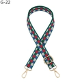 Détail d'une bandoulière tressée réglable avec mousquetons dorés et motif à carreaux - Carreaux Vert Boucle Dorée (G-22)