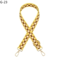 Détail d'une bandoulière ajustable à damier jaune et marron avec fermoirs dorés - Grille Jaune Boucle Dorée (G-23)