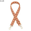 Détail de la bandoulière réglable à motif damier orange et gris avec crochets dorés - Carreaux Orange Gris Boucle Dorée (G-24)
