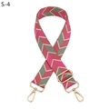 Detailaufnahme des gewebten Gurts mit rosa Zickzackmuster und verstellbaren Goldschnallen - S-4 Rosa Grün Goldener Haken