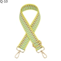 Dettaglio della tracolla regolabile in jacquard colorato con moschettoni in metallo dorato - Chiusura in Argento / Q-10 Giallo